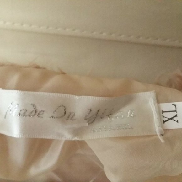 MADE IN YIFAN Cream Long Sleeve Lined Faux Fur Jacket Coat Women Juniors Size XL - Picture 9 of 13